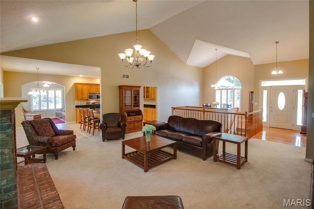 1400 White Oak Trail, Godfrey, IL 62035