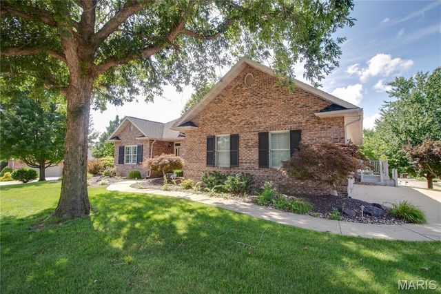 1400 White Oak Trail, Godfrey, IL 62035