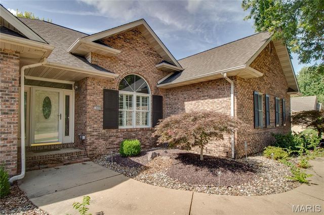 1400 White Oak Trail, Godfrey, IL 62035
