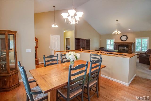 1400 White Oak Trail, Godfrey, IL 62035