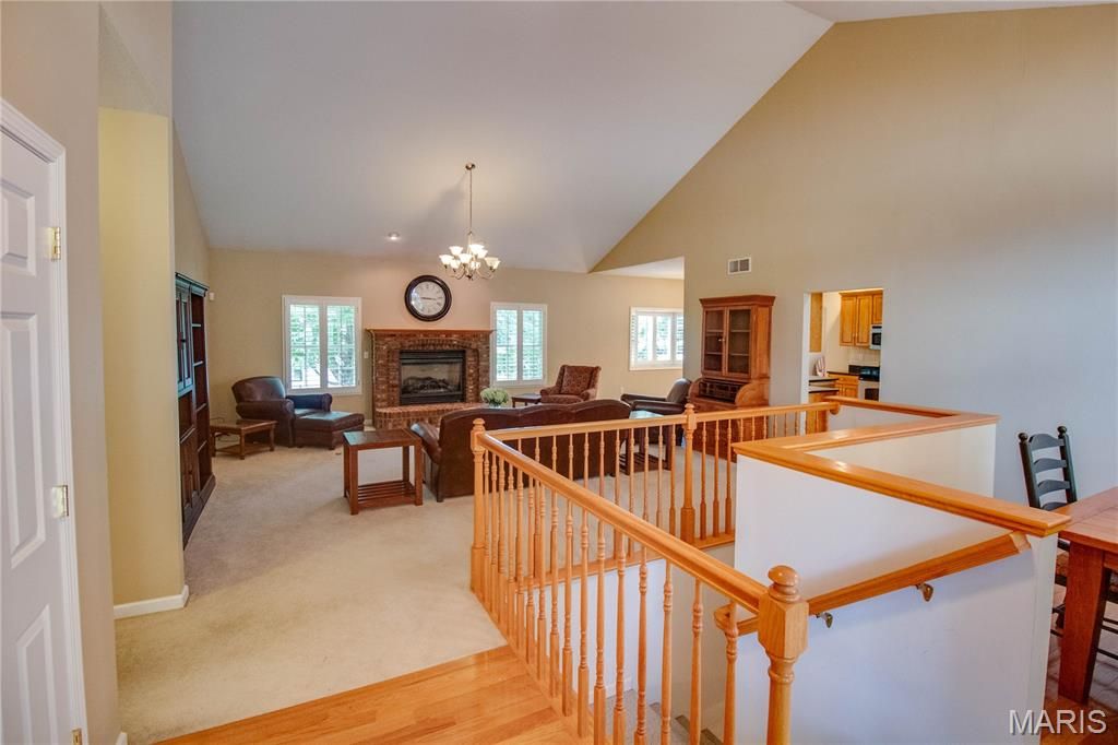 Image 11 of property listing at 1400 White Oak Trail, Godfrey, IL 62035