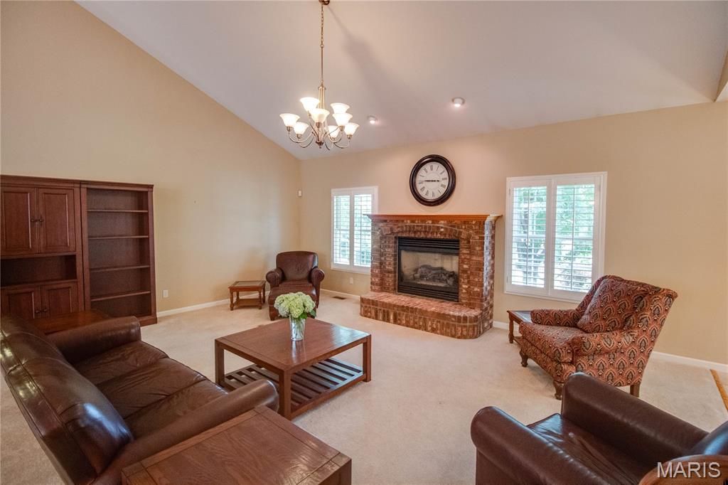 Image 12 of property listing at 1400 White Oak Trail, Godfrey, IL 62035