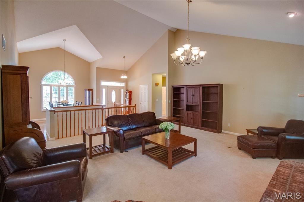 Image 13 of property listing at 1400 White Oak Trail, Godfrey, IL 62035