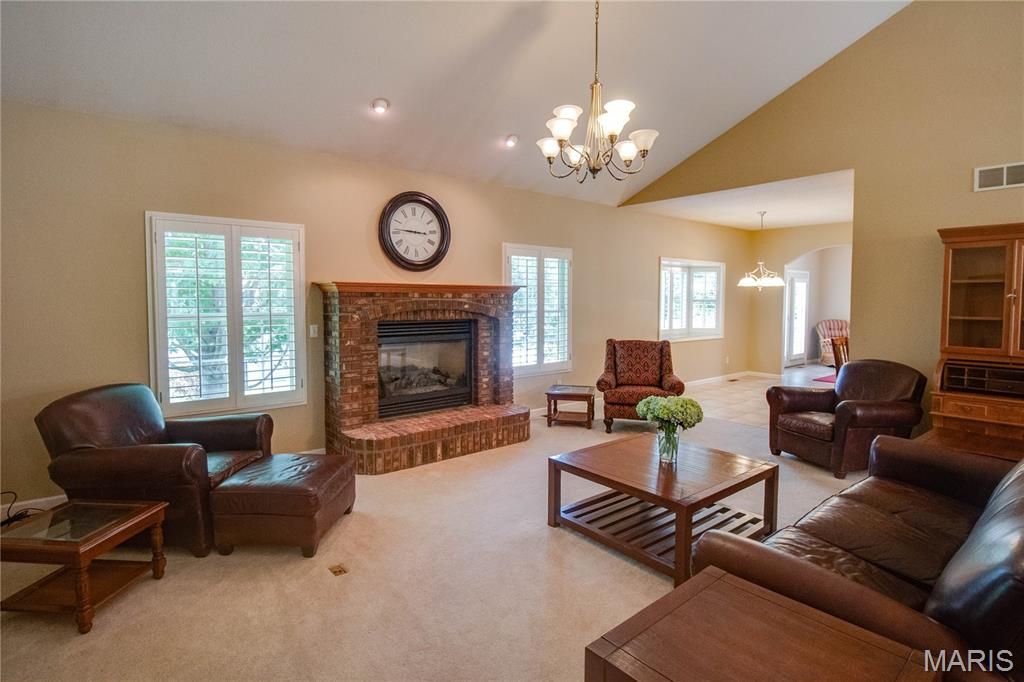 Image 14 of property listing at 1400 White Oak Trail, Godfrey, IL 62035