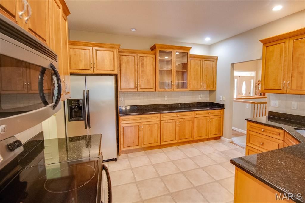 Image 17 of property listing at 1400 White Oak Trail, Godfrey, IL 62035