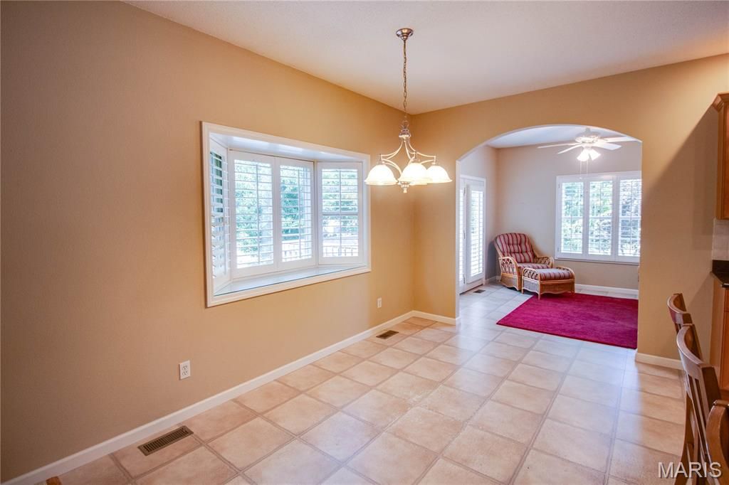 Image 21 of property listing at 1400 White Oak Trail, Godfrey, IL 62035