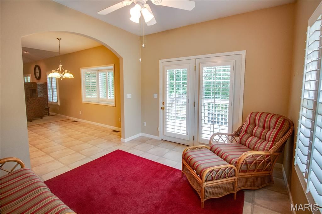 Image 23 of property listing at 1400 White Oak Trail, Godfrey, IL 62035