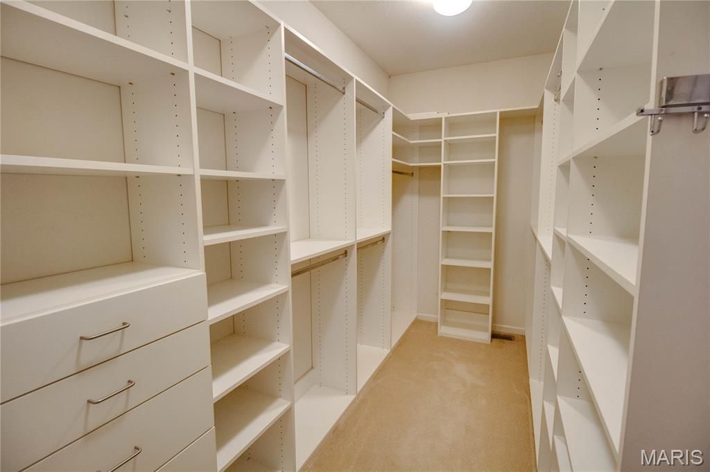 Image 28 of property listing at 1400 White Oak Trail, Godfrey, IL 62035