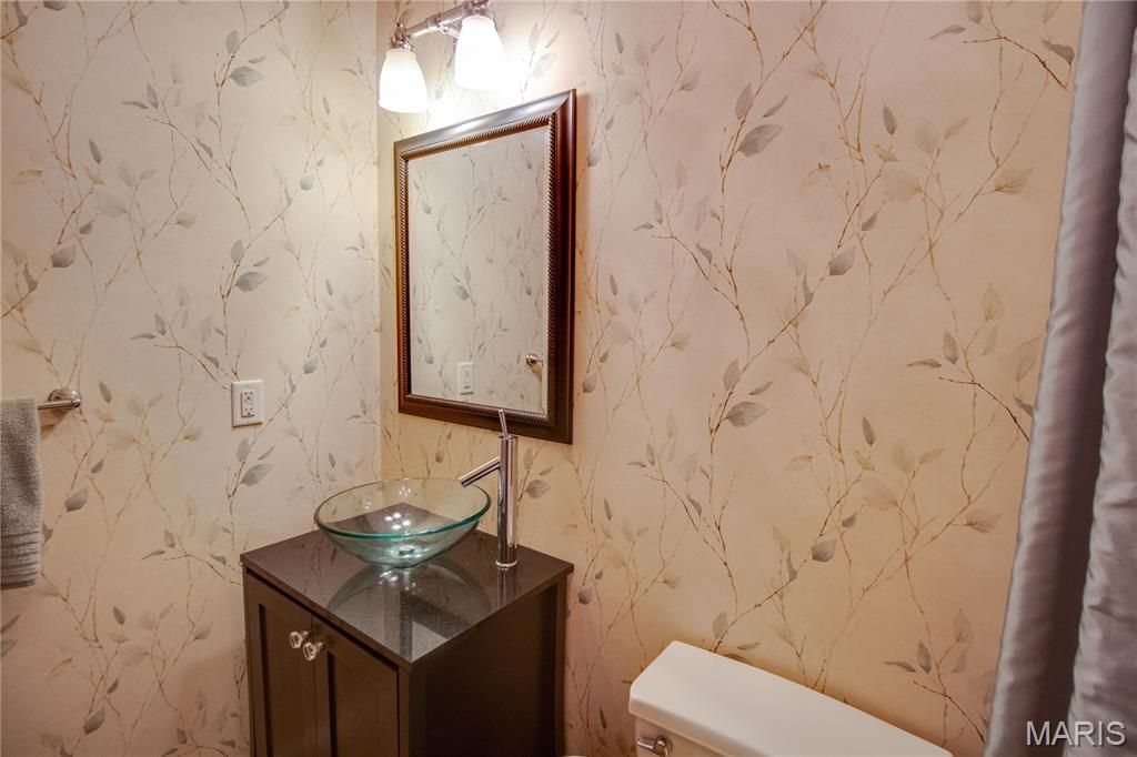 Image 36 of property listing at 1400 White Oak Trail, Godfrey, IL 62035