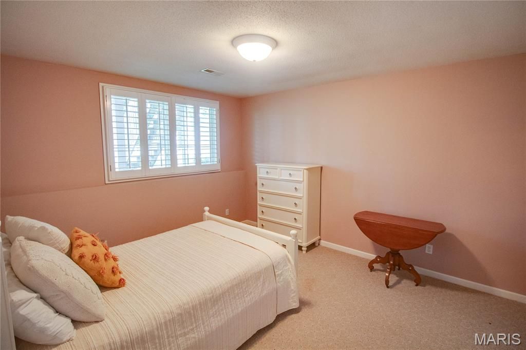 Image 43 of property listing at 1400 White Oak Trail, Godfrey, IL 62035