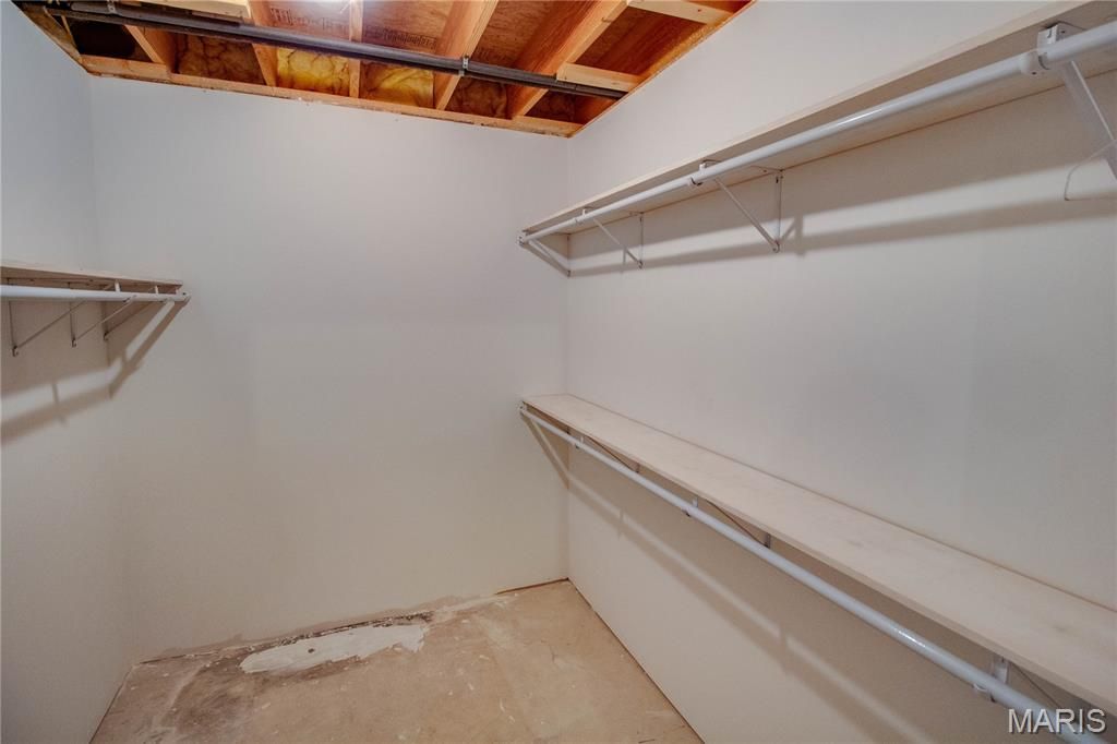 Image 51 of property listing at 1400 White Oak Trail, Godfrey, IL 62035