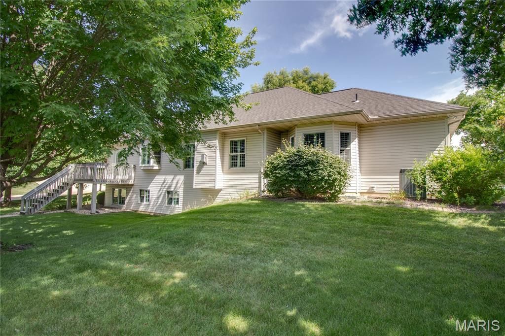 Image 53 of property listing at 1400 White Oak Trail, Godfrey, IL 62035