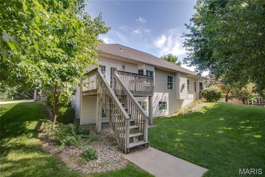 Image 54 of property listing at 1400 White Oak Trail, Godfrey, IL 62035