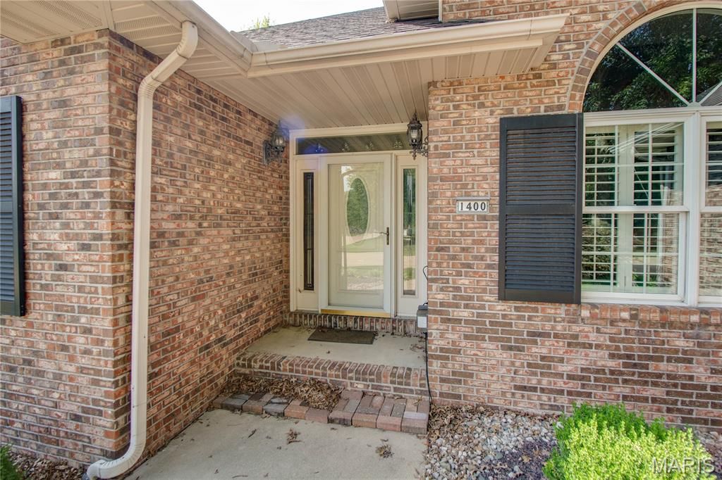 Image 7 of property listing at 1400 White Oak Trail, Godfrey, IL 62035