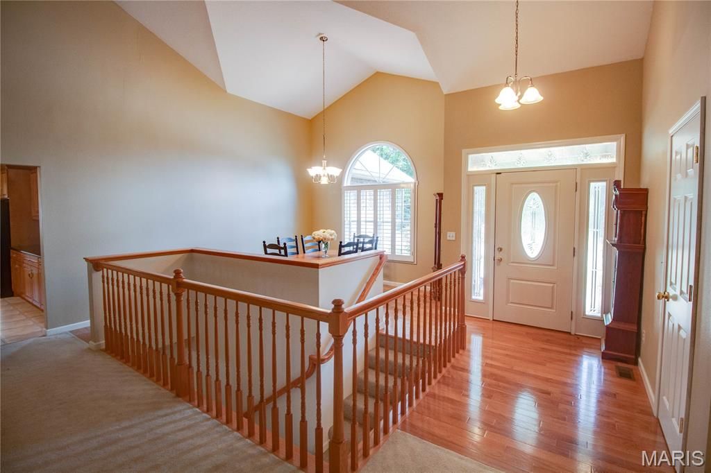 Image 8 of property listing at 1400 White Oak Trail, Godfrey, IL 62035