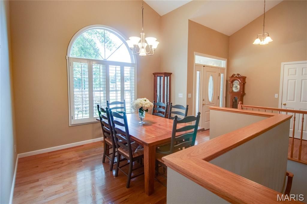 Image 9 of property listing at 1400 White Oak Trail, Godfrey, IL 62035