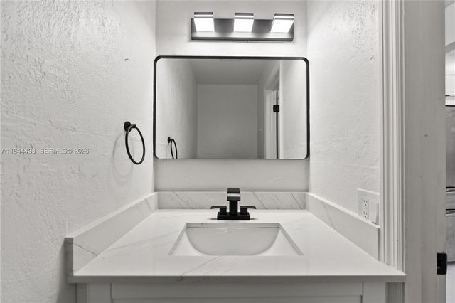 9740 NW 10th St 82, Pembroke Pines, FL 33024