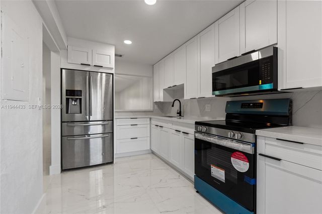 9740 NW 10th St 82, Pembroke Pines, FL 33024