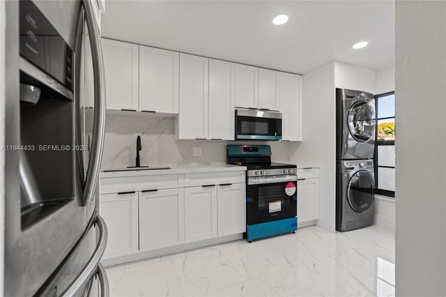 9740 NW 10th St 82, Pembroke Pines, FL 33024