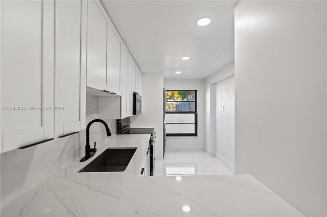 9740 NW 10th St 82, Pembroke Pines, FL 33024