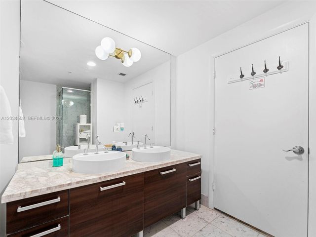 253 NE 2nd St 1801, Miami, FL 33132