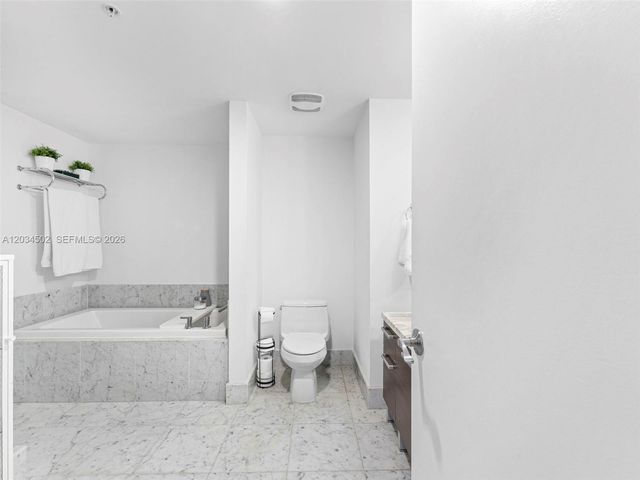 253 NE 2nd St 1801, Miami, FL 33132