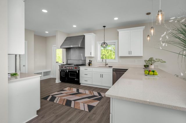 231 Wolf Ridge Ln, Lynchburg, TN 37352