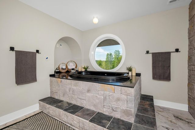 231 Wolf Ridge Ln, Lynchburg, TN 37352