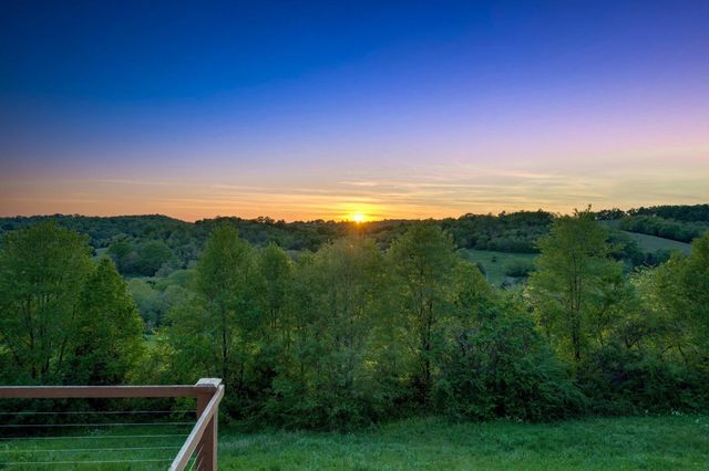 231 Wolf Ridge Ln, Lynchburg, TN 37352