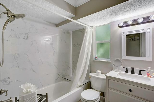 749 105th AVE N, Naples, FL 34108