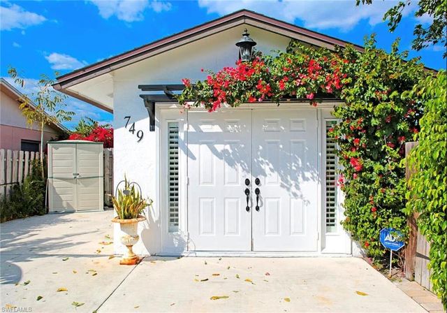 749 105th AVE N, Naples, FL 34108