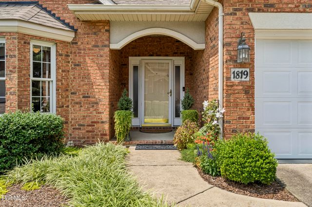 1819 Waters Edge Drive, Johnson City, TN 37604