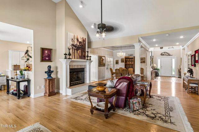 1819 Waters Edge Drive, Johnson City, TN 37604