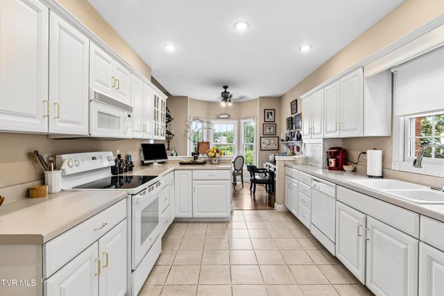 1819 Waters Edge Drive, Johnson City, TN 37604
