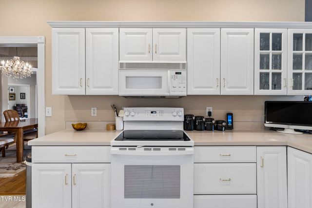 1819 Waters Edge Drive, Johnson City, TN 37604