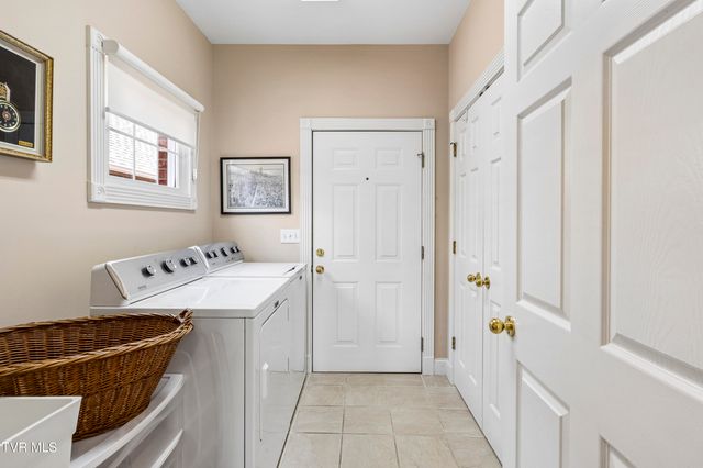 1819 Waters Edge Drive, Johnson City, TN 37604