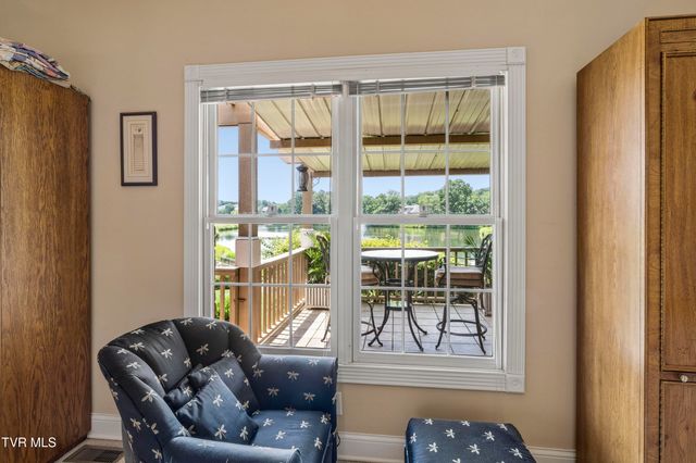 1819 Waters Edge Drive, Johnson City, TN 37604