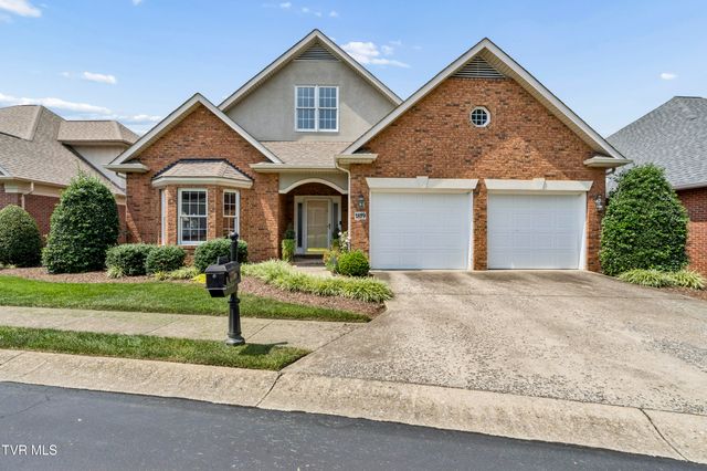 1819 Waters Edge Drive, Johnson City, TN 37604