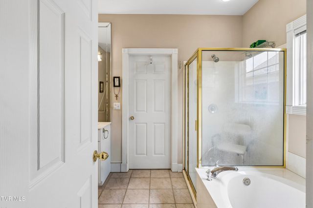 1819 Waters Edge Drive, Johnson City, TN 37604