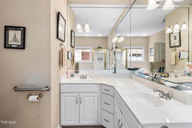 1819 Waters Edge Drive, Johnson City, TN 37604