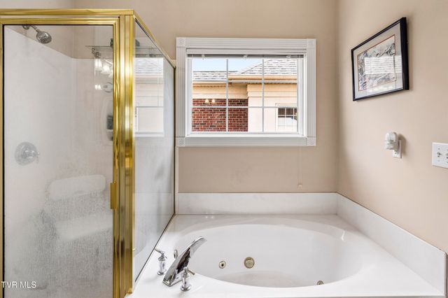1819 Waters Edge Drive, Johnson City, TN 37604
