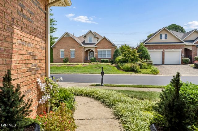 1819 Waters Edge Drive, Johnson City, TN 37604