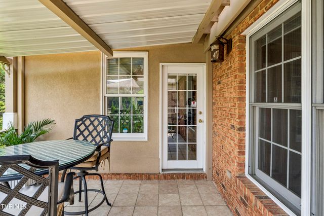 1819 Waters Edge Drive, Johnson City, TN 37604