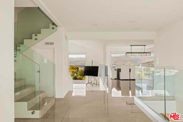 7377 Pyramid Place, Los Angeles, CA 90046