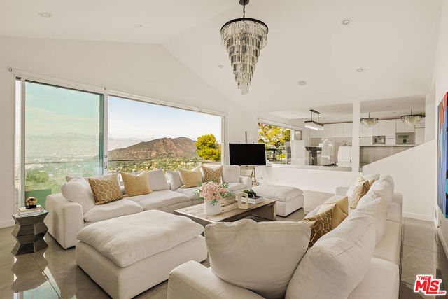 7377 Pyramid Place, Los Angeles, CA 90046