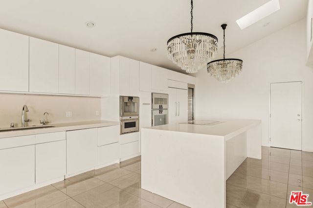 7377 Pyramid Place, Los Angeles, CA 90046