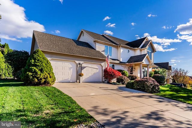 1909 LAUREL GLEN DR, Harrisburg, PA 17110