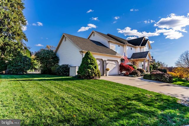 1909 LAUREL GLEN DR, Harrisburg, PA 17110