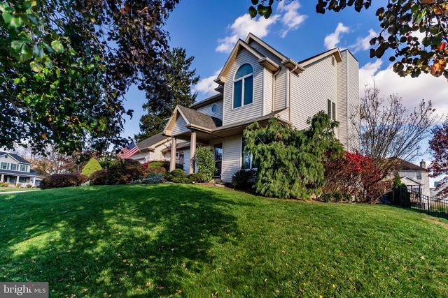 1909 LAUREL GLEN DR, Harrisburg, PA 17110