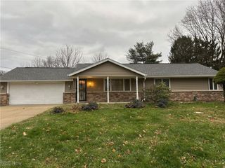 13792 Amodio Avenue NW, Uniontown, OH 44685
